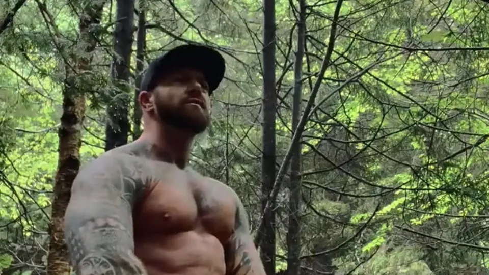 Cranking it - ThisVid.com