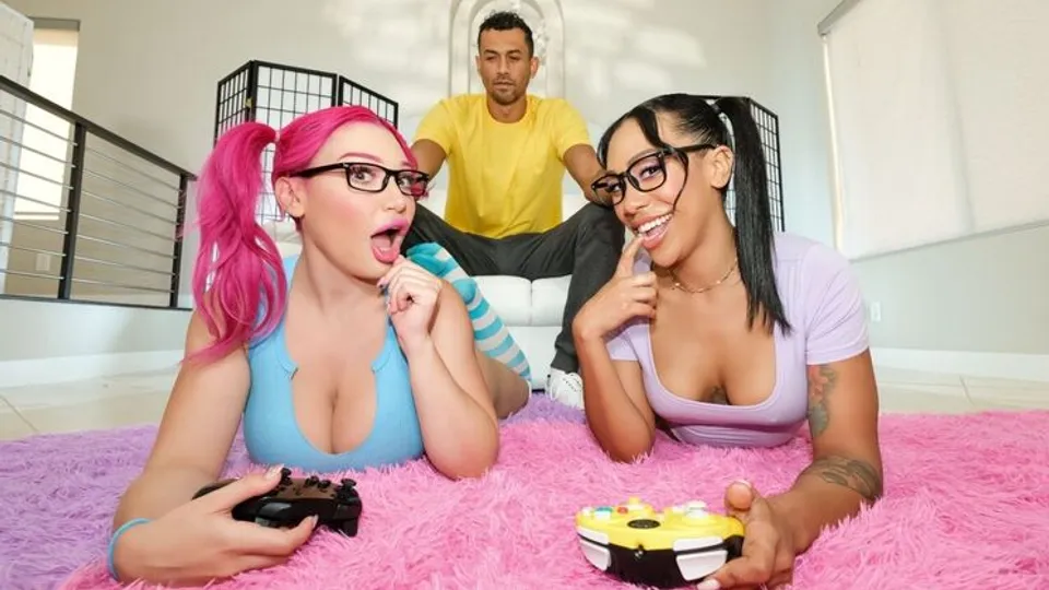 Crazy College GFs - Alex JonesLily LouMikey Star - Real Gamers Only Pause For Dick 