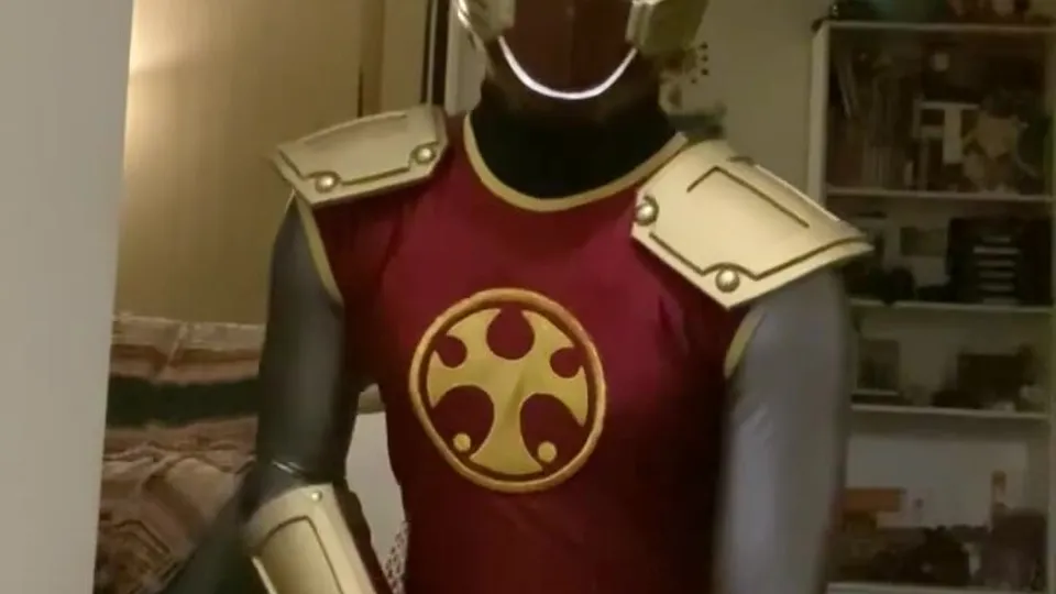 Crimson Thunder Ranger flexes and cums - ThisVid.com
