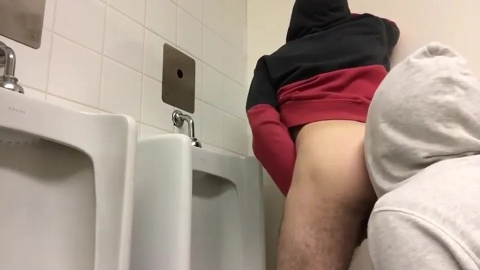 Cruisers Fuck Each Other In A Department Store Stalls! - ThisVid.com