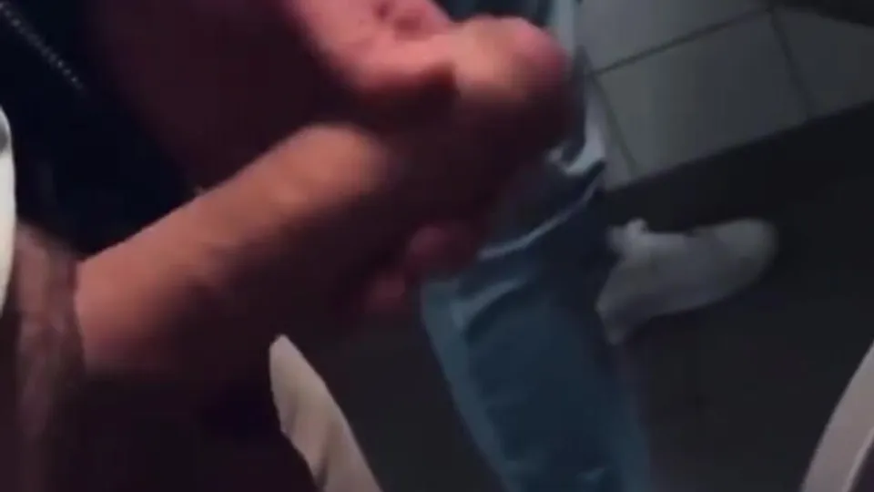Cruisers & Urinal Wankers (Huge Loads) - ThisVid.com