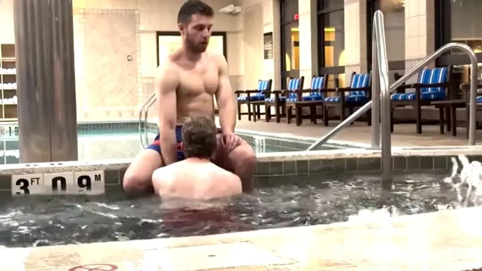 Cruising at the pool - ThisVid.com