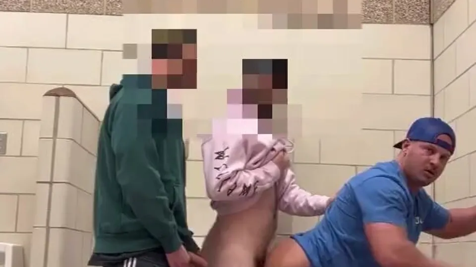 Cruising cumdump tagteamed in public restroom - ThisVid.com