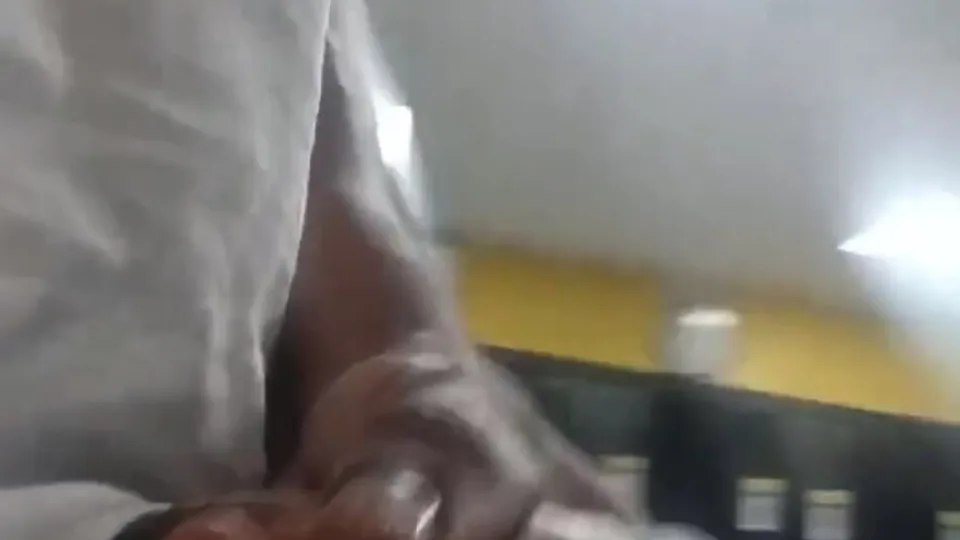 Cruising in gym locker room *cumshot* - ThisVid.com