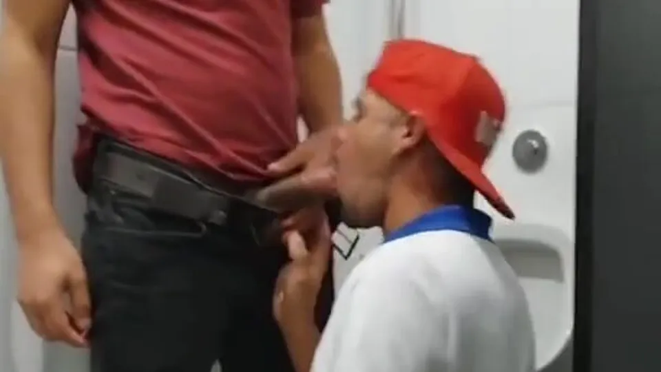 Cruising in public bathroom 4 - ThisVid.com
