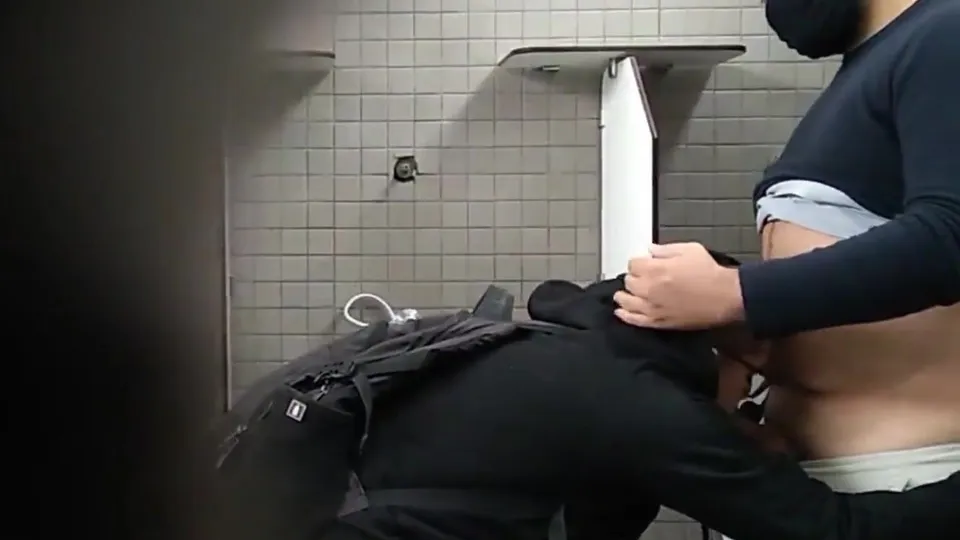 Cruising in public toilet - video 10 - ThisVid.com