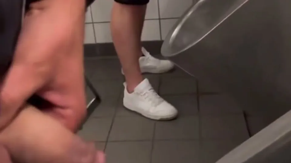Cruising piss - ThisVid.com