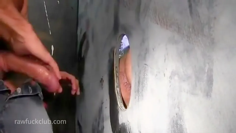 Lito Cruz: Tieftrager ├╝ber den Gloryhole