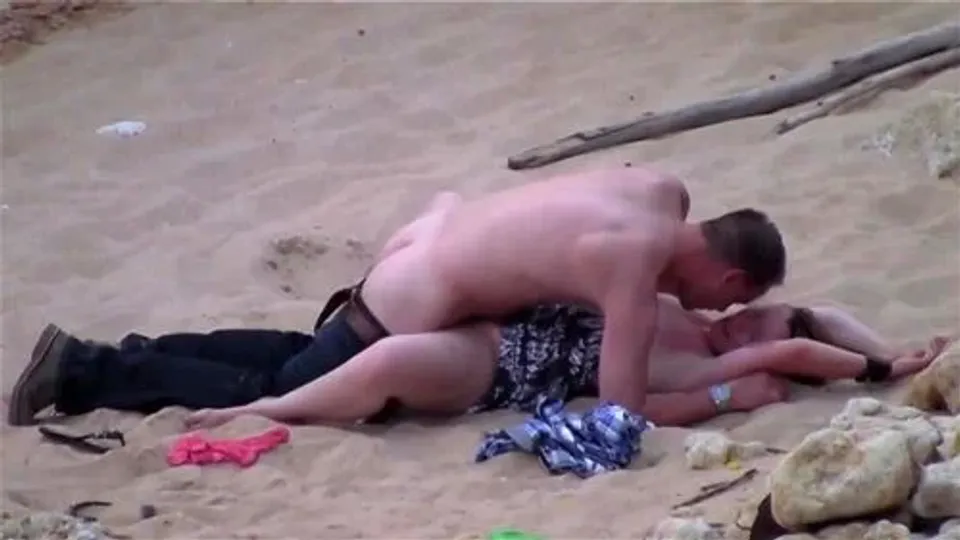 cuckold filming girlfriend with lover on beach Porrfilm - SpankBang