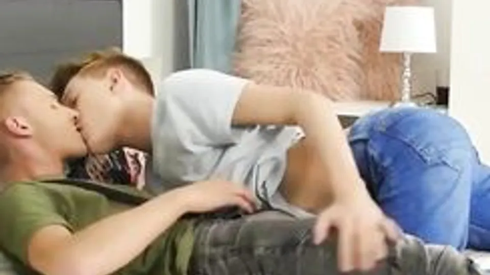 Chicos Twink se Masturban en Casa