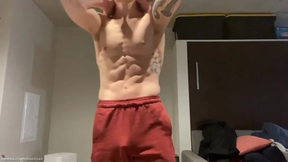 CUM ICE CUBES COLD PLAY MASTURBATION SEXY BIG DICK MUSCLE HUNK MELTS CUM ICE ON BODY & SUCKS ON IT
