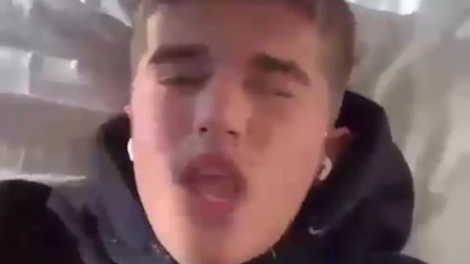 Cum myself face on video call - ThisVid.com