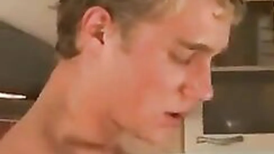 Ragazzi Twink Si Masturbano & Sborrano Sull'Ass