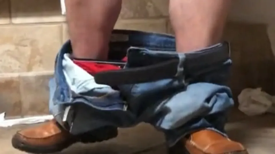 Cum shot in the toilet, amazing cock - ThisVid.com