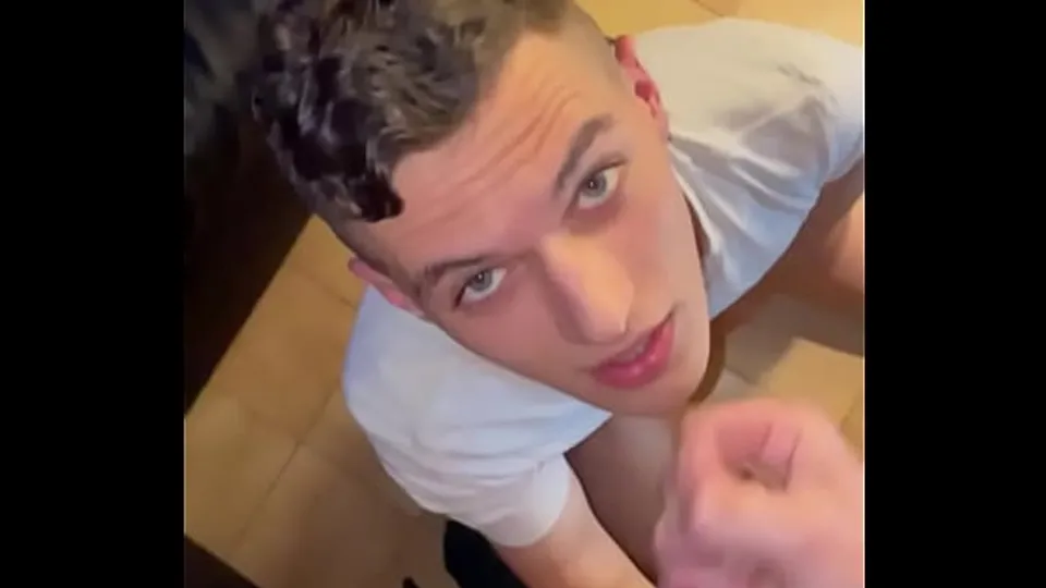 Cum shower for young slut twink !