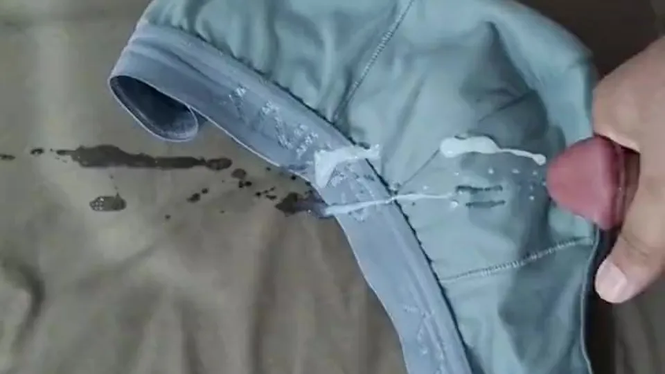 Cumming in brothers brief - ThisVid.com