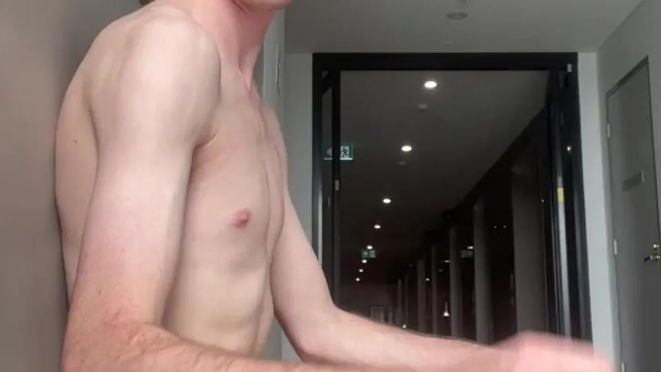 Cumming in public hallway - ThisVid.com