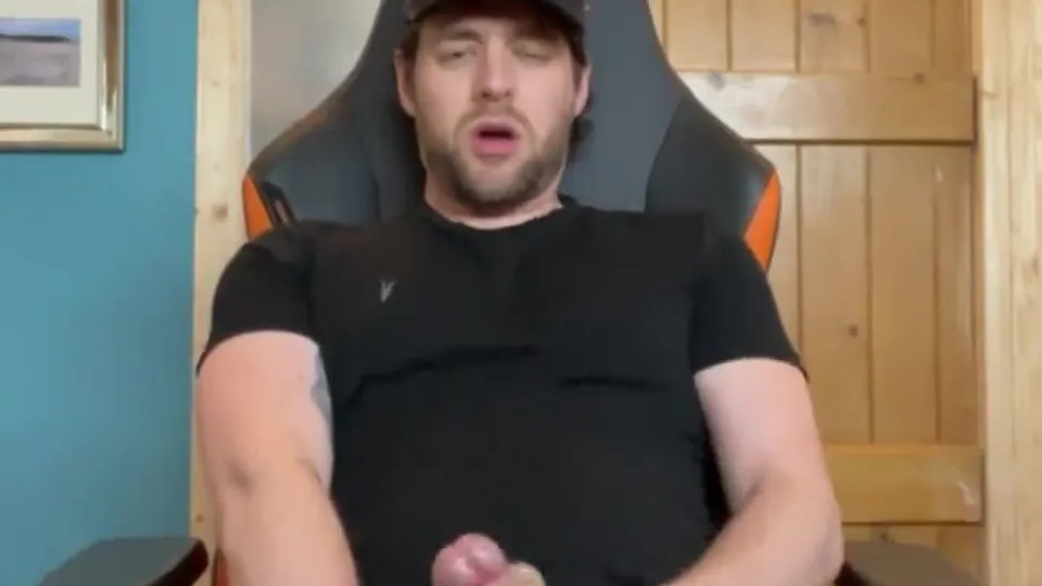 Cumming with tight balls - ThisVid.com