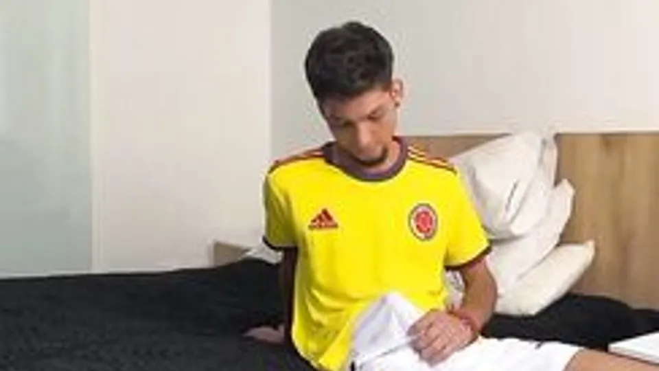 Cums in Ass