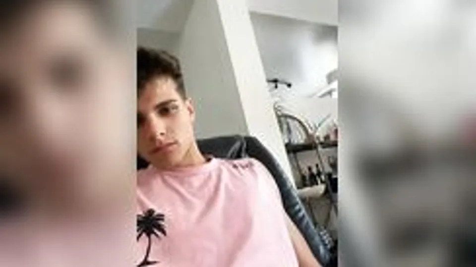 Twink Masturbates, Gets Facial