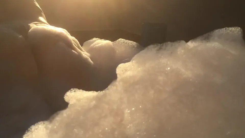 Unsuspecting Curvy Teen in Bathtub Teaser