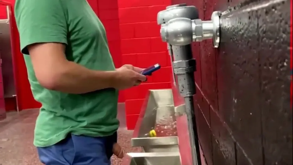 Schwuler Piss-Urinal