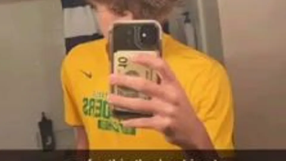 Cute american slinny blonde snap bate clip