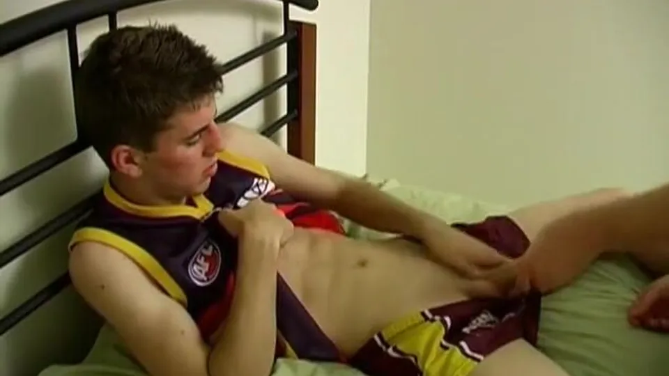 Cute Aussie twink let's Daddy have a little taste - ThisVid.com
