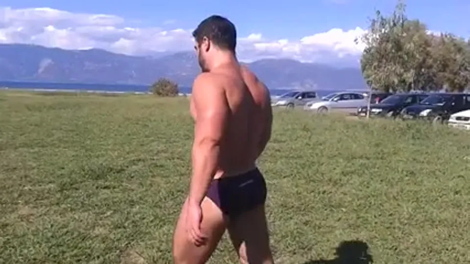 Cute beefy bodybuilder in a speedo does some flips - ThisVid.com
