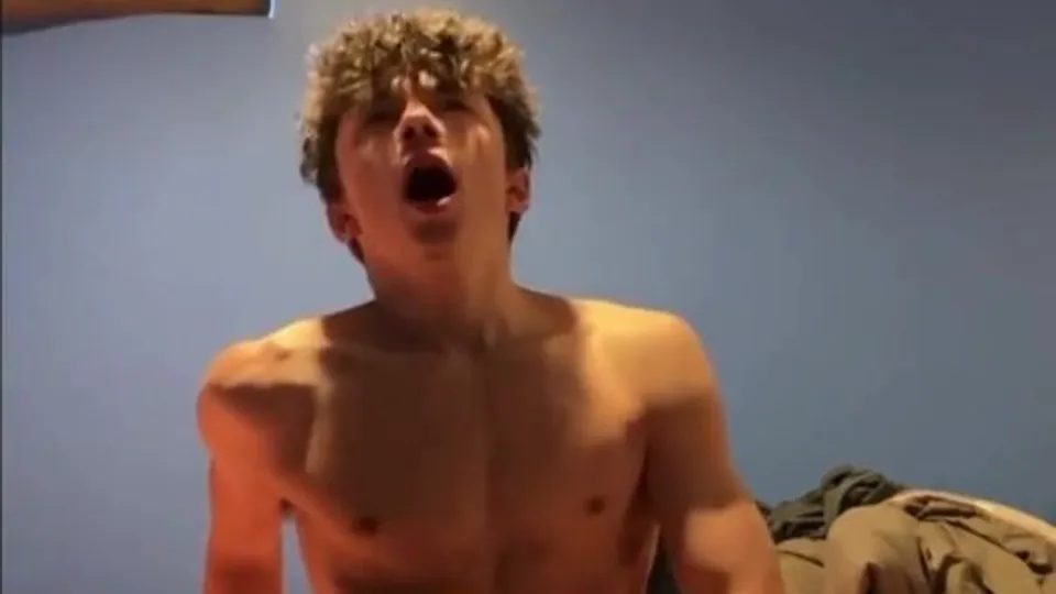 Cute big cock curly maxxx cumming bate