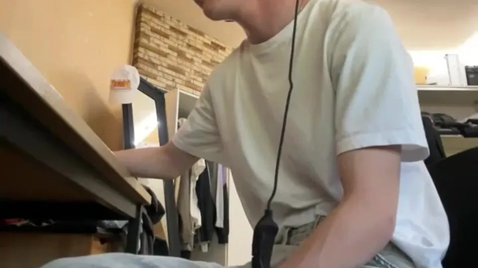 Cute big cock max cumming on live cam