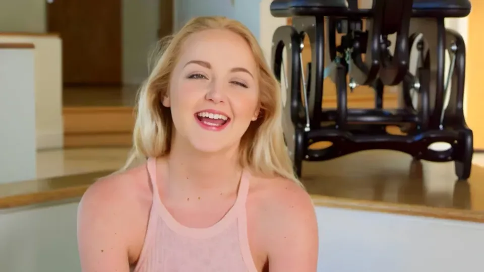 Cute Blonde Gets Her Pussy Eaten By James Deen 