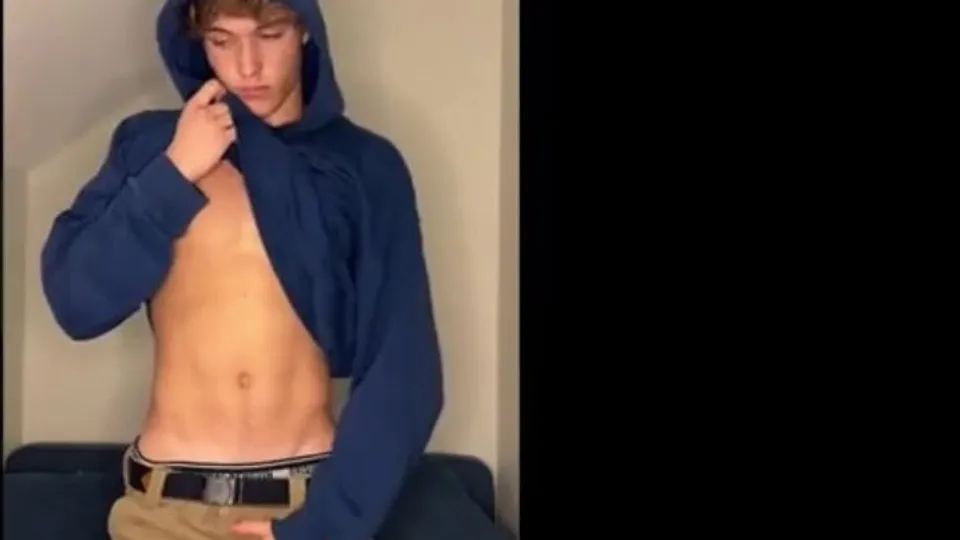 Cute blonde giovani bate for fans off