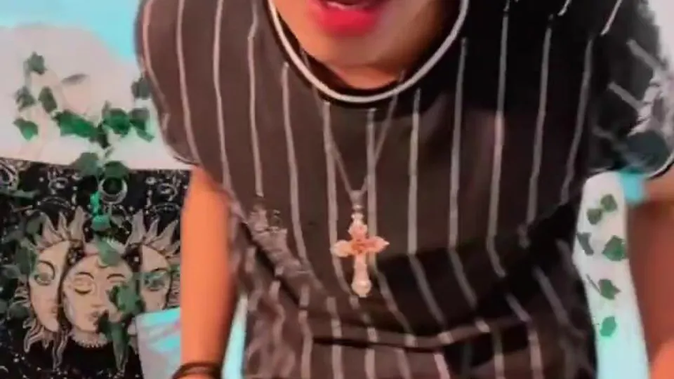 Lo show solista da nerd di Alejo, il twink latino