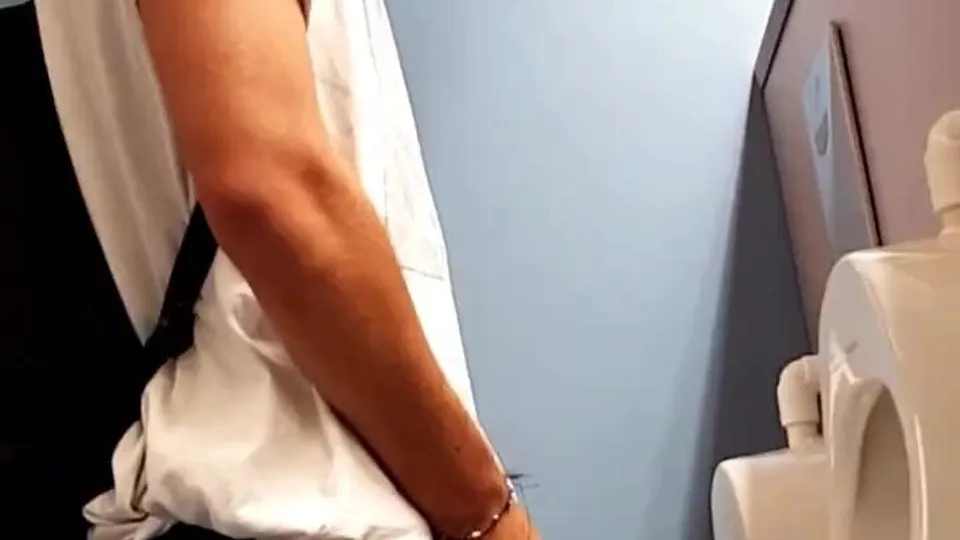Cute boy piss - video 3 - ThisVid.com
