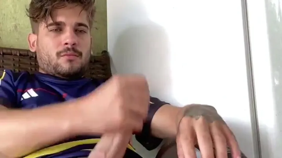 Cute brazilian boy stroking his big dick - ThisVid.com
