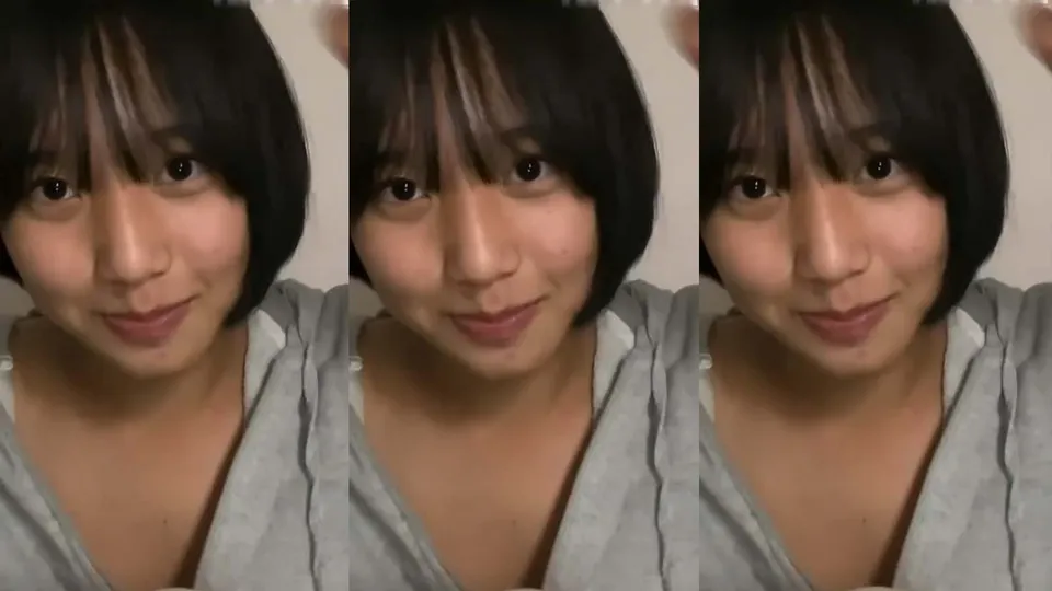 Cute college student sister masturbates in dormitory, so comfortable that she squirts  