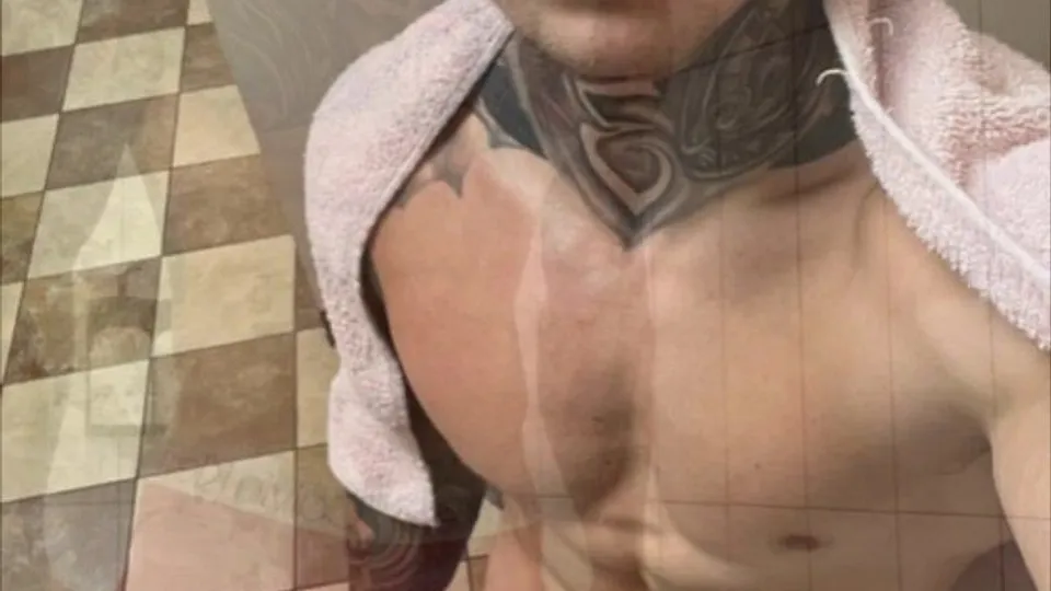 Liam Flex Cums in Solo Bate Session