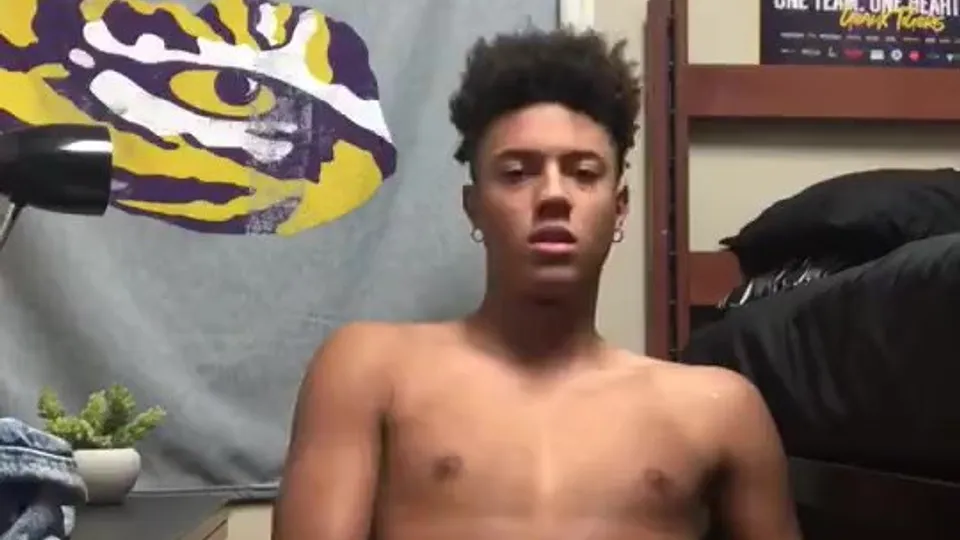 Cute football fan edging and cumming  - ThisVid.com