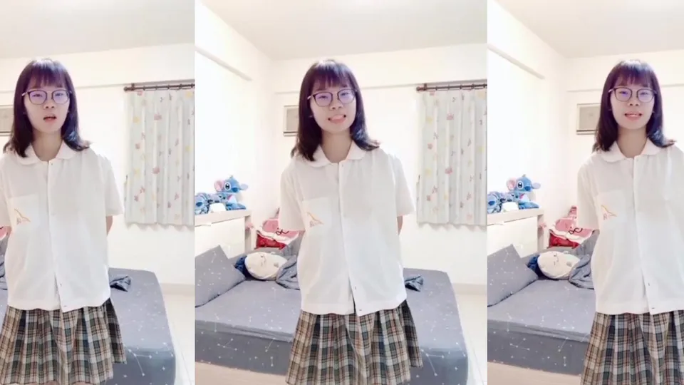 Cute four-eyed sister takes off school uniform and takes selfie 