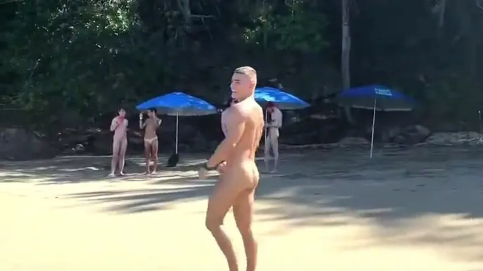 Cute gay twink naked on the beach - ThisVid.com