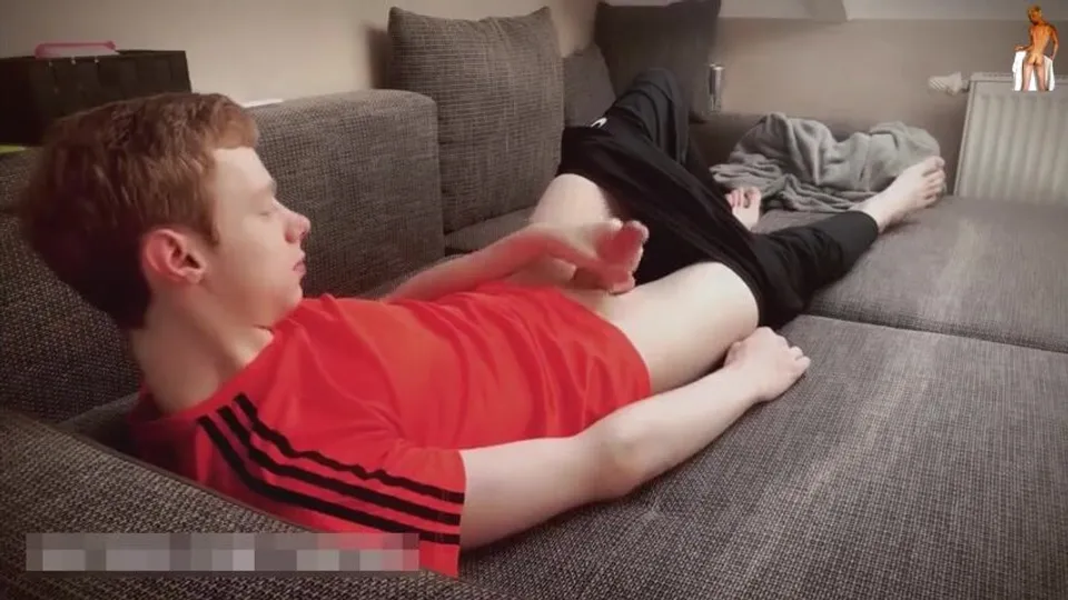 Cute ginger twink wanks his cock