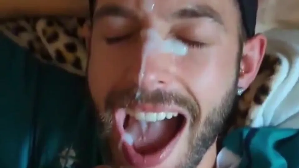 Cute guy cum feeding and facial - ThisVid.com