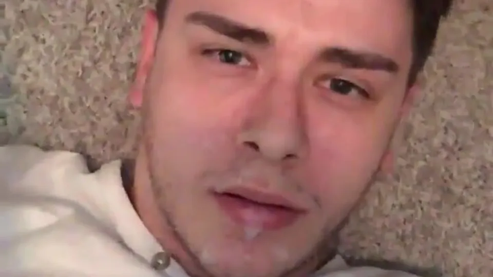 Cute guy eats his own cum - ThisVid.com
