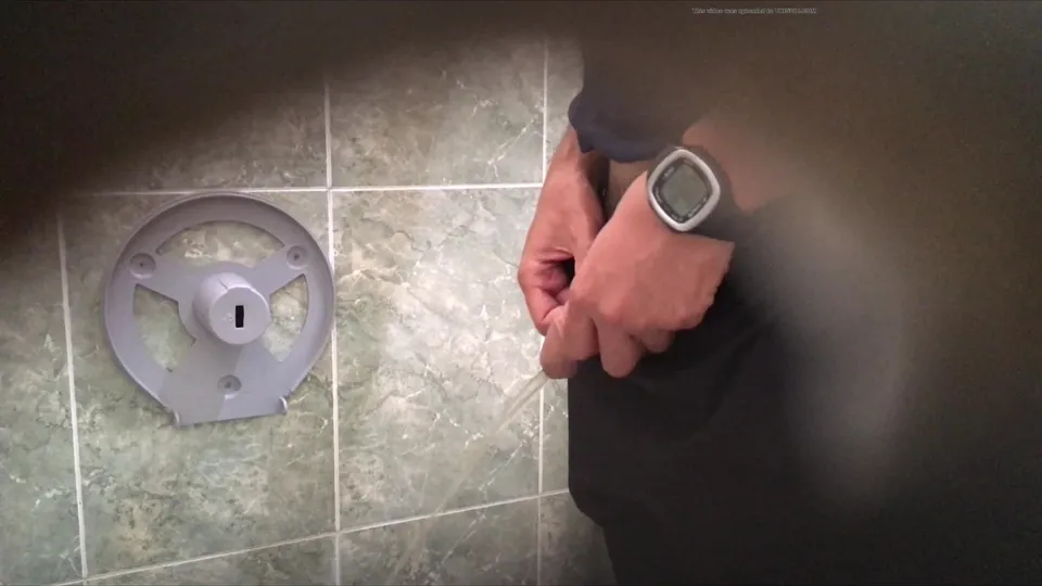 Cute guy pissing - ThisVid.com