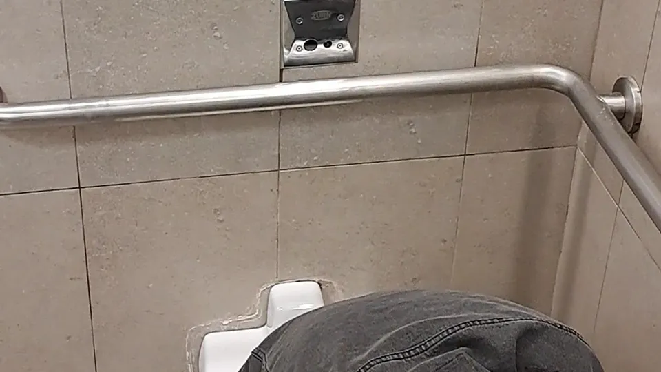 Cute guy spied on - ThisVid.com