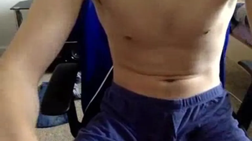 Cute Guy Jerks Off on Cam