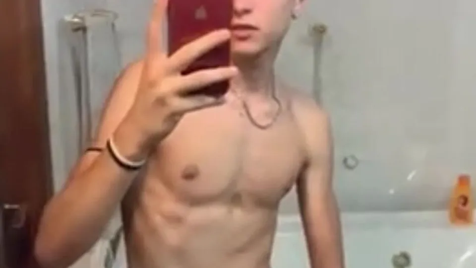 Cute italian dirty talking bate on snap