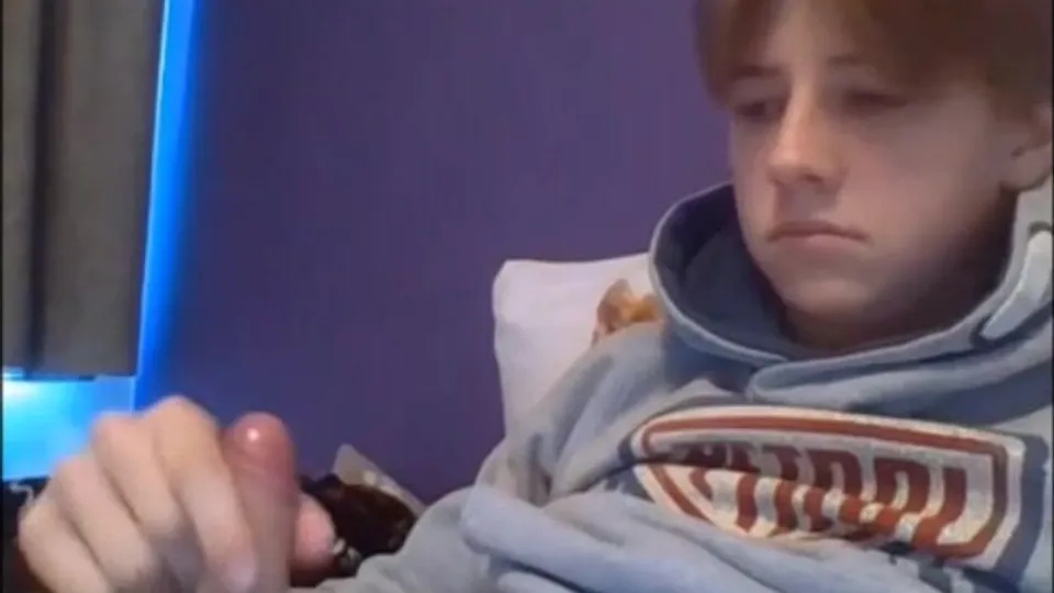 Shy Twink Jerks Off on Cam