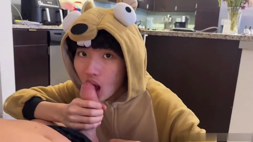 Asian Twink and White Daddy